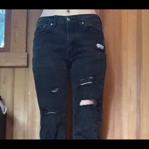 Black distressed levis 514.